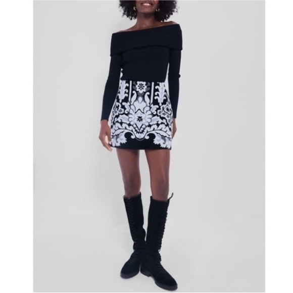 HYACINTH HOUSE
Black Knit Off-The-Shoulder Adrianna Top - Picture 11 of 12